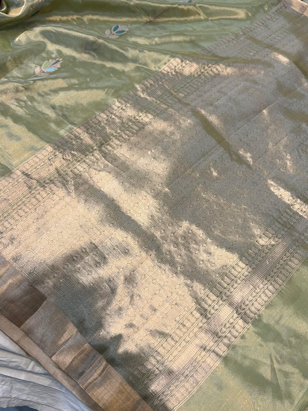 Buy Pure Banarasi Handloom Tissue Silk Saree | Aura Benaras