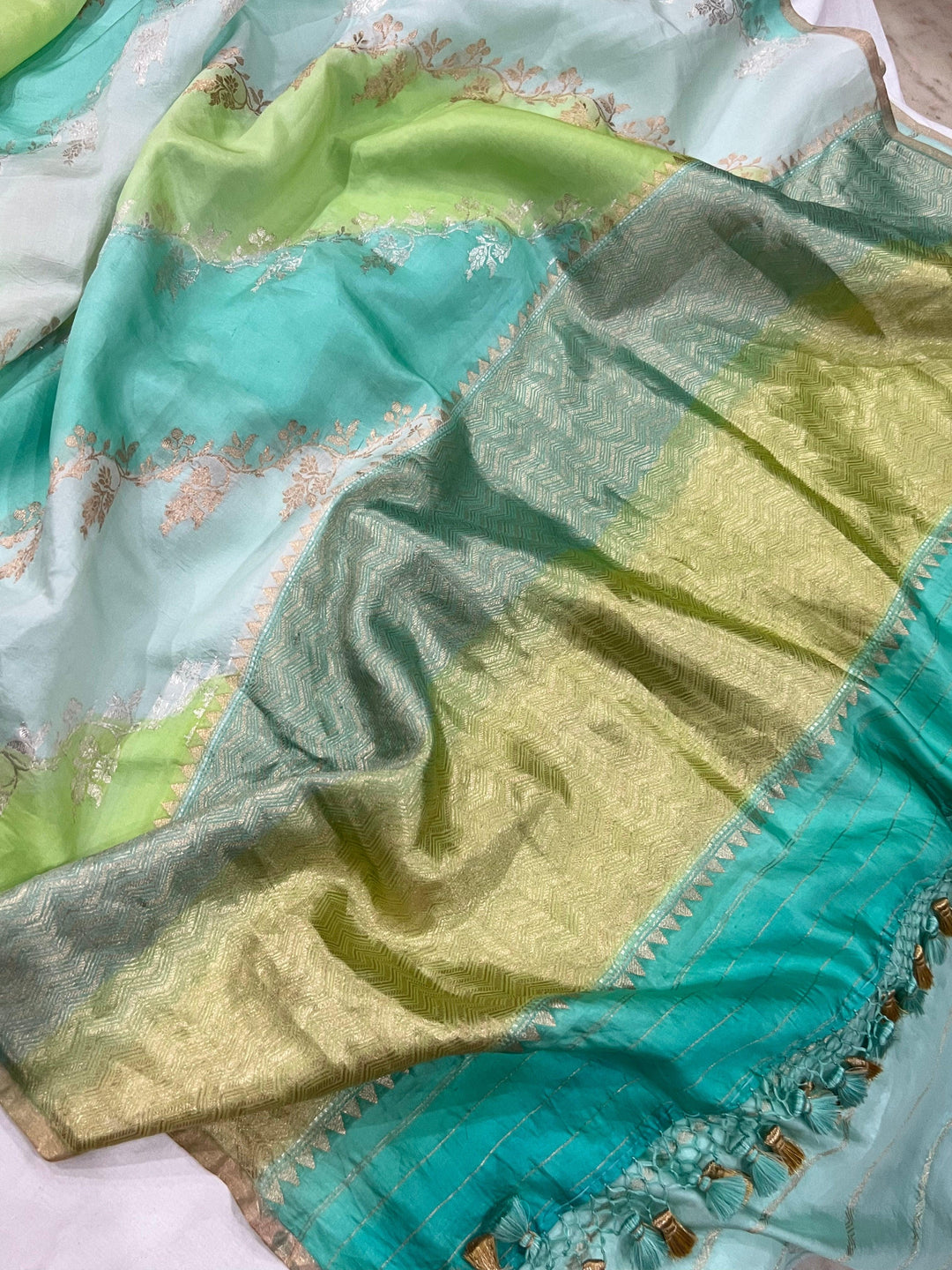 Pista Green Pure Banarasi Handloom Silk Saree - Aura Benaras