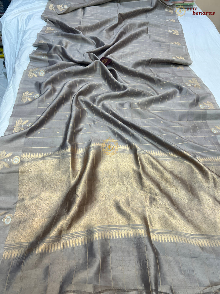 Light Grey Banarasi Silk Saree Zari Checks Kadhwa Border