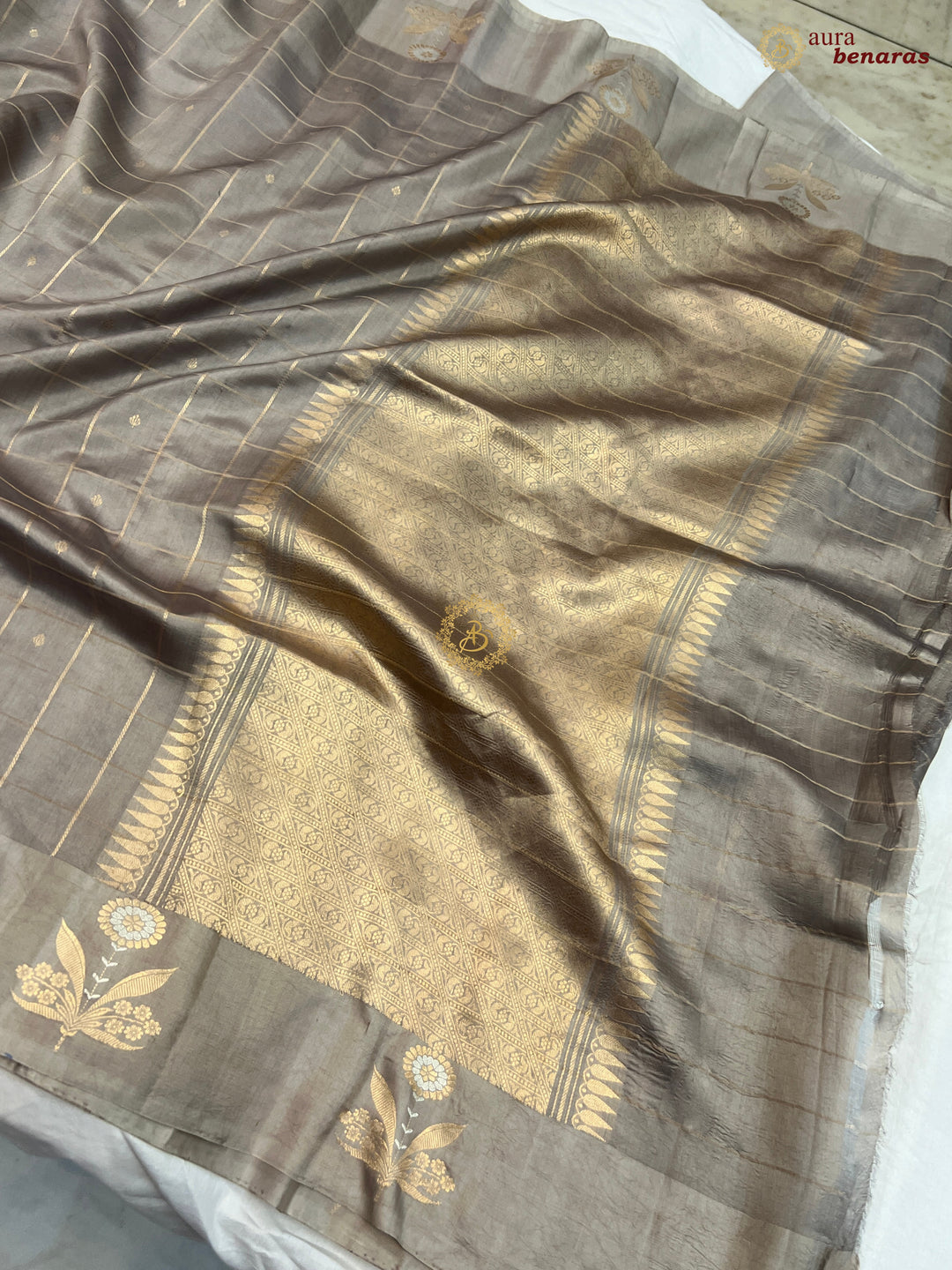 Light Grey Banarasi Silk Saree Zari Checks Kadhwa Border