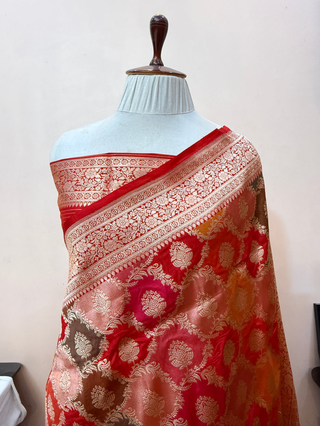 Buy Red Rangkaat Banarasi Katan Silk Saree - AuraBenaras