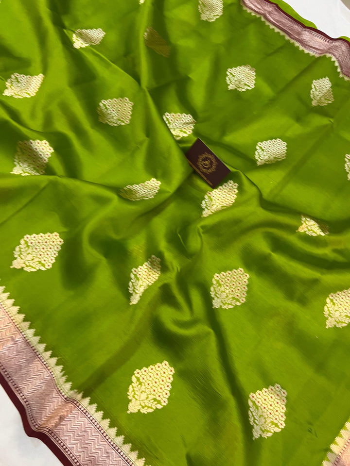 Mehendi Green Pure Banarasi Handloom Silk Saree - Aura Benaras