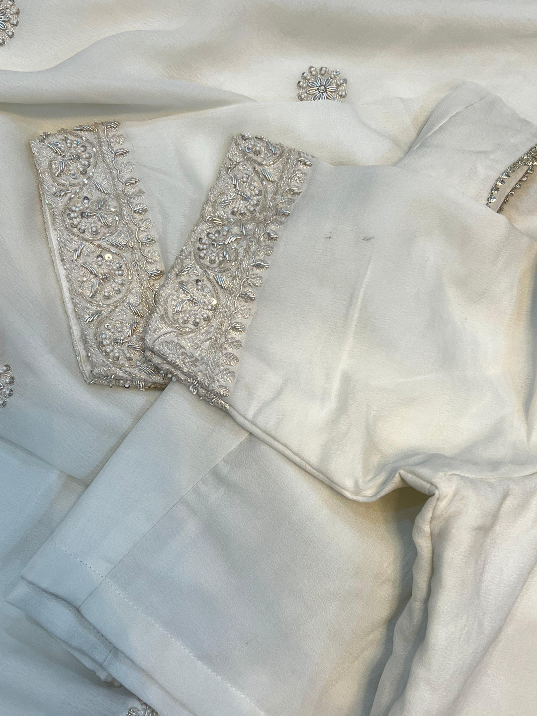 White Pure Banarasi Handloom Georgette Silk Saree - Aura Benaras