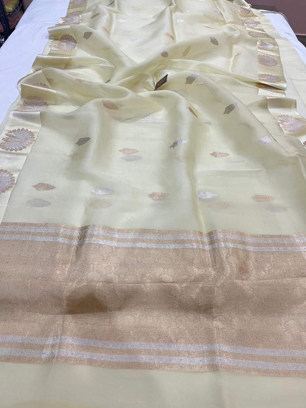 Cream Banarasi Handloom Kora Silk Saree - Aura Benaras