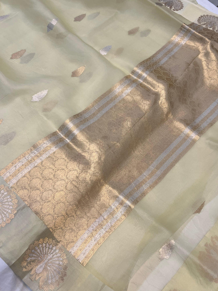 Cream Banarasi Handloom Kora Silk Saree - Aura Benaras