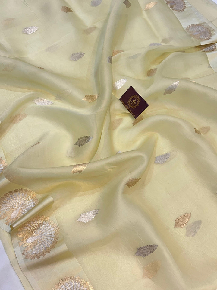 Cream Banarasi Handloom Kora Silk Saree - Aura Benaras