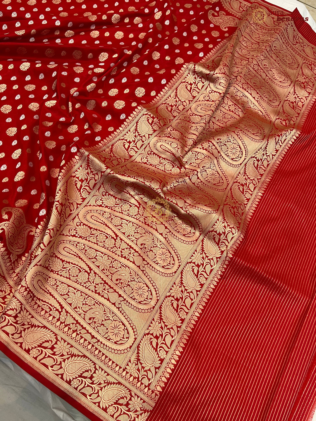 Red Pure Banarasi Handloom Katan Silk Saree - Aura Benaras