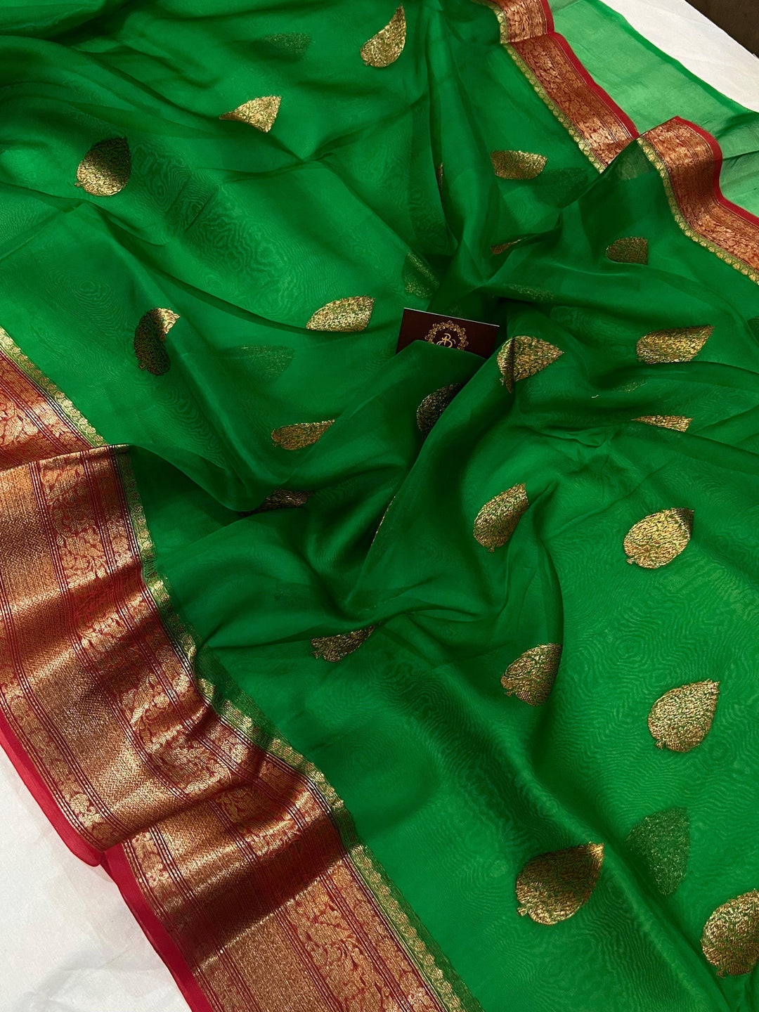 Green Banarasi Handloom Kora Silk Saree - Aura Benaras