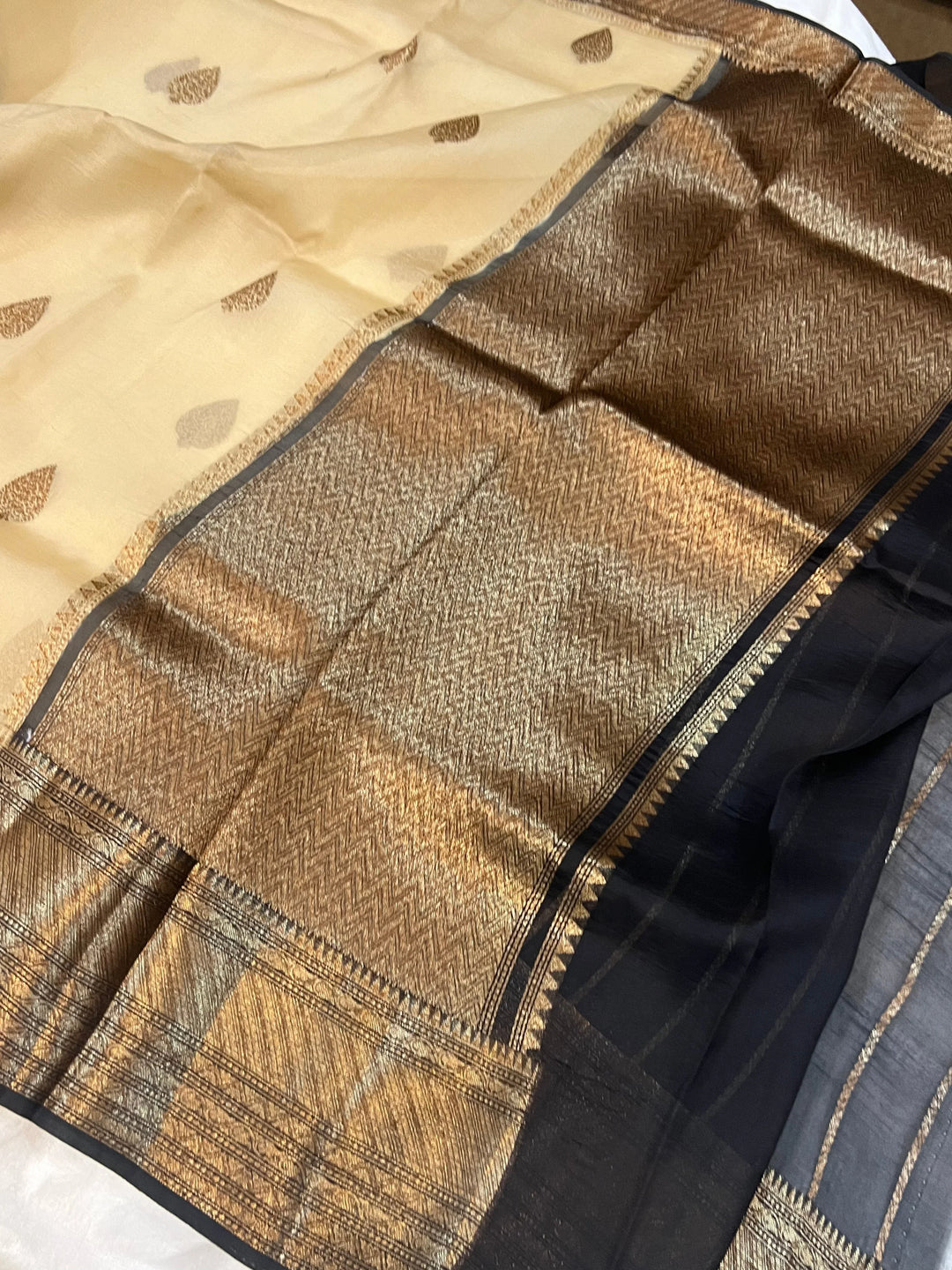 Beige Banarasi Handloom Kora Silk Saree - Aura Benaras