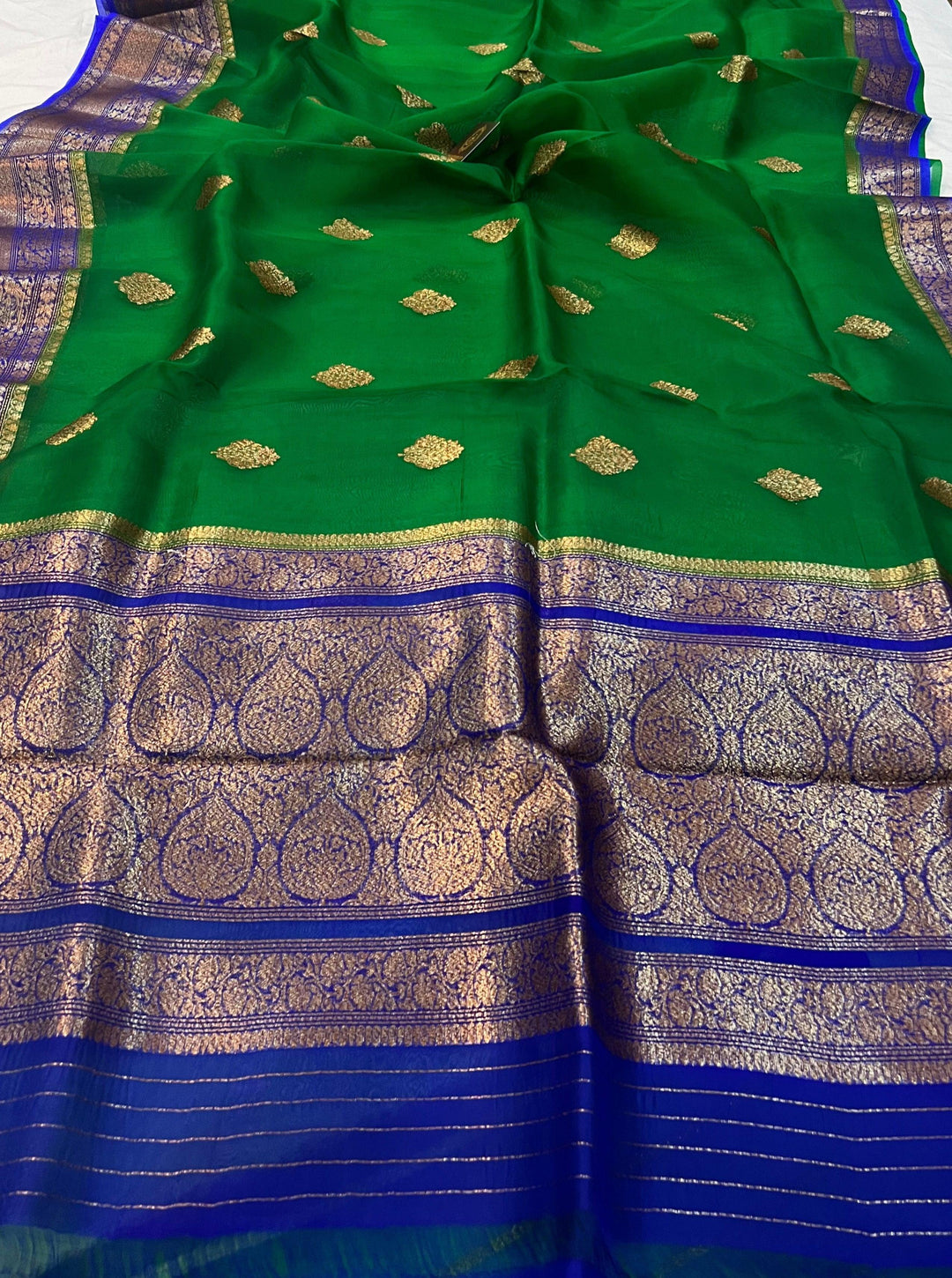 Emerald Green Banarasi Handloom Kora Silk Saree - Aura Benaras