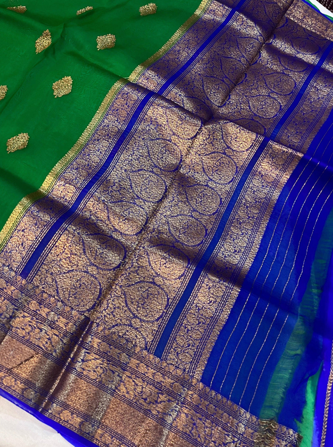 Emerald Green Banarasi Handloom Kora Silk Saree - Aura Benaras