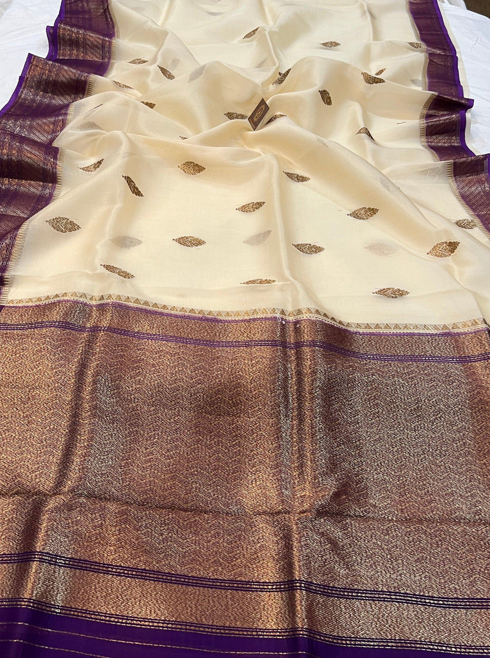 Cream Banarasi Handloom Kora Silk Saree - Aura Benaras