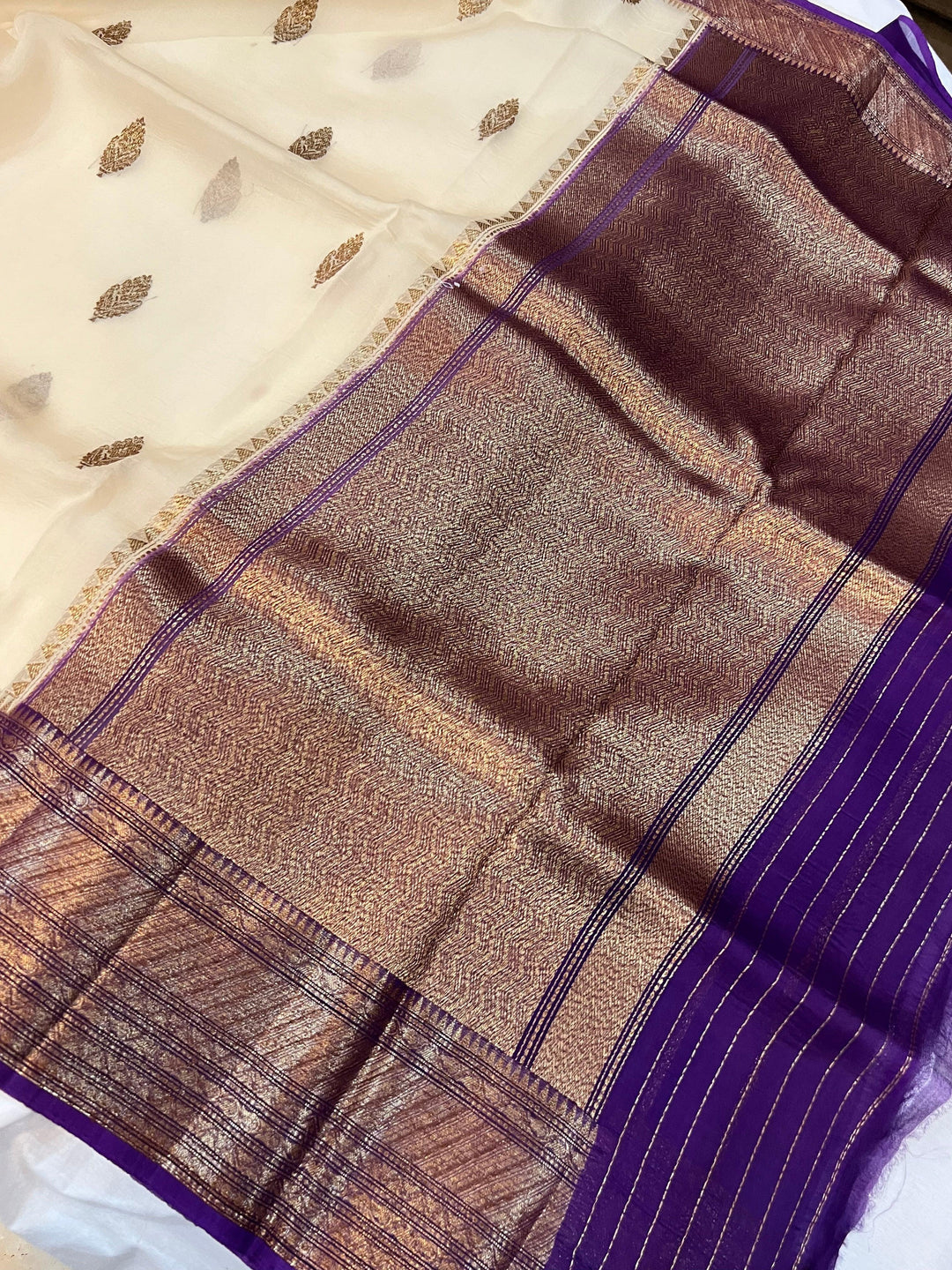 Cream Banarasi Handloom Kora Silk Saree - Aura Benaras