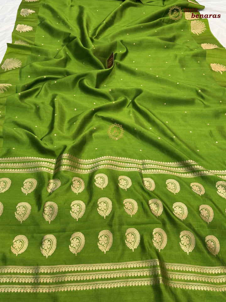 Mehandi Green Pure Katan Silk Banarasi Saree Kadhwa Leopard Motifs