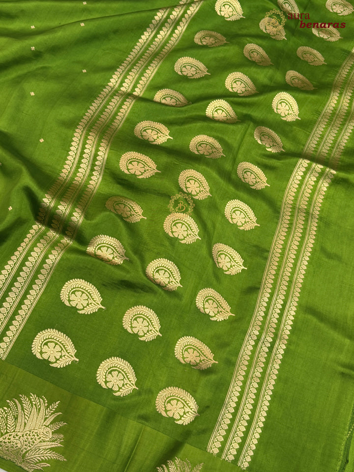 Mehandi Green Pure Katan Silk Banarasi Saree Kadhwa Leopard Motifs