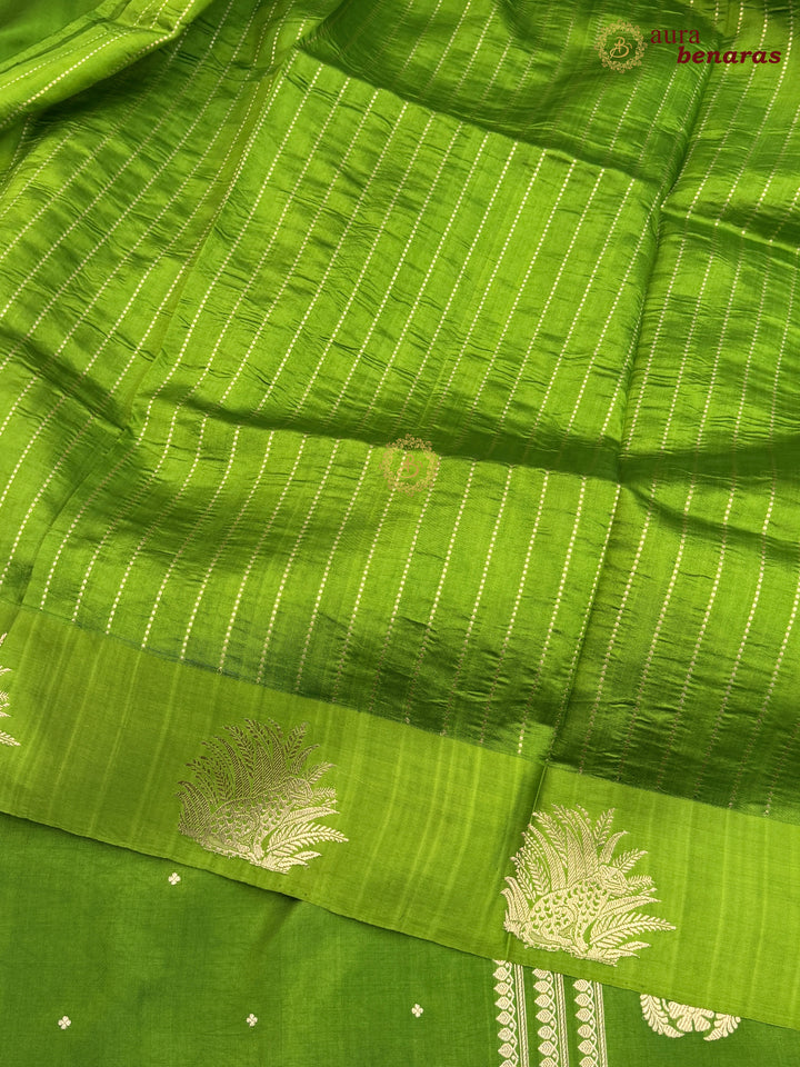 Mehandi Green Pure Katan Silk Banarasi Saree Kadhwa Leopard Motifs
