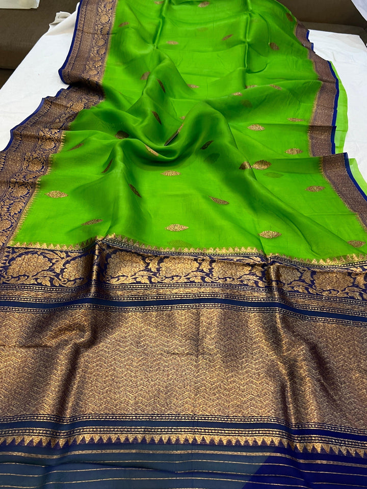 Green Banarasi Handloom Kora Silk Saree - Aura Benaras