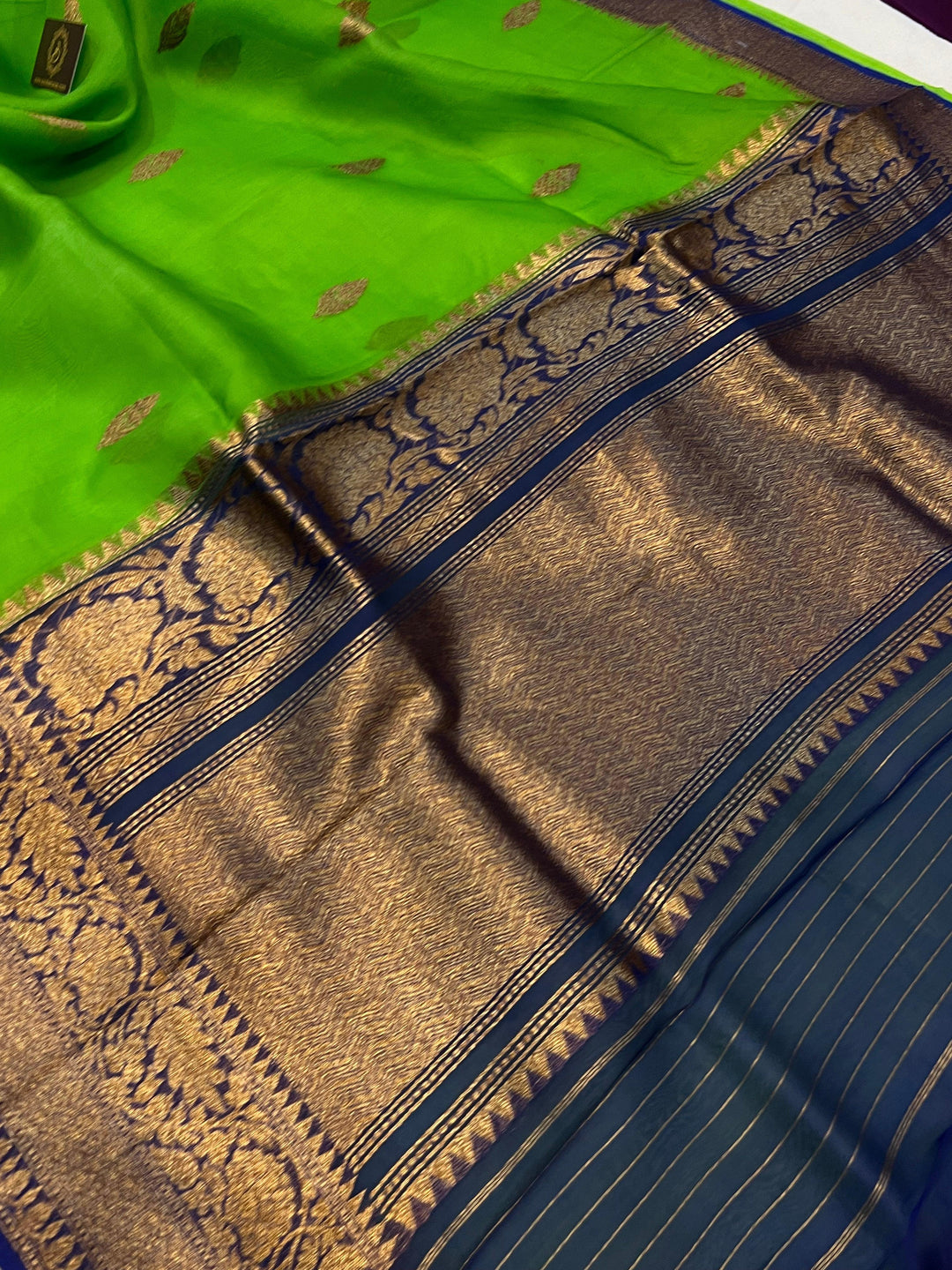 Green Banarasi Handloom Kora Silk Saree - Aura Benaras