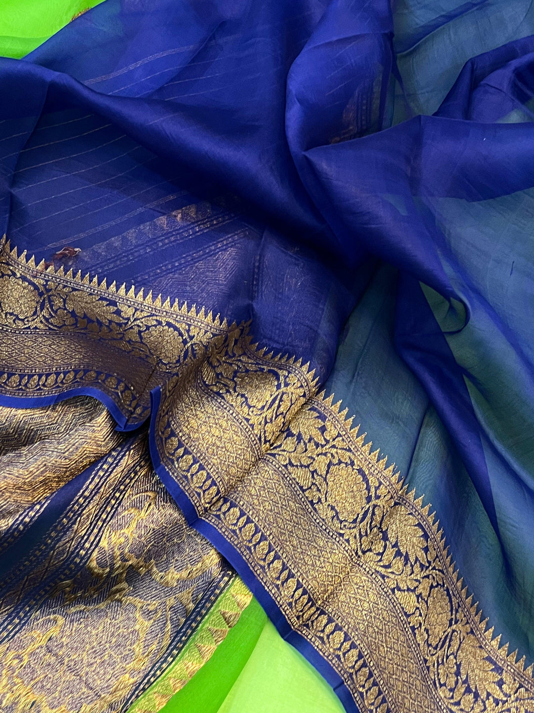 Green Banarasi Handloom Kora Silk Saree - Aura Benaras