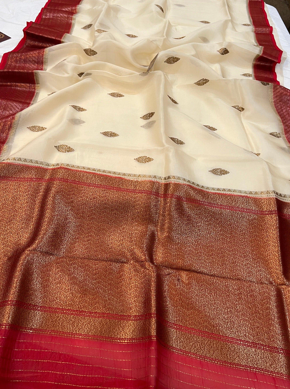 Cream Banarasi Handloom Kora Silk Saree - Aura Benaras