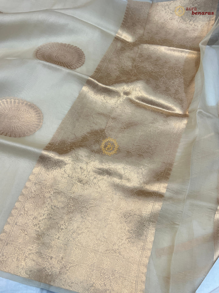 Off White Pure Banarasi Handloom Silk Saree - AuraBenaras