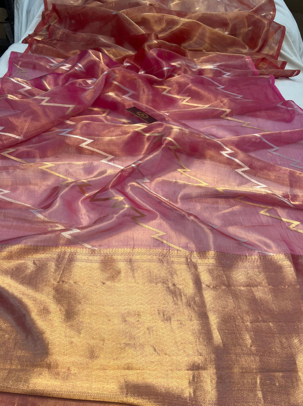 Red - Pink Shaded Banarasi Handloom Tissue Silk Saree - Aura Benaras