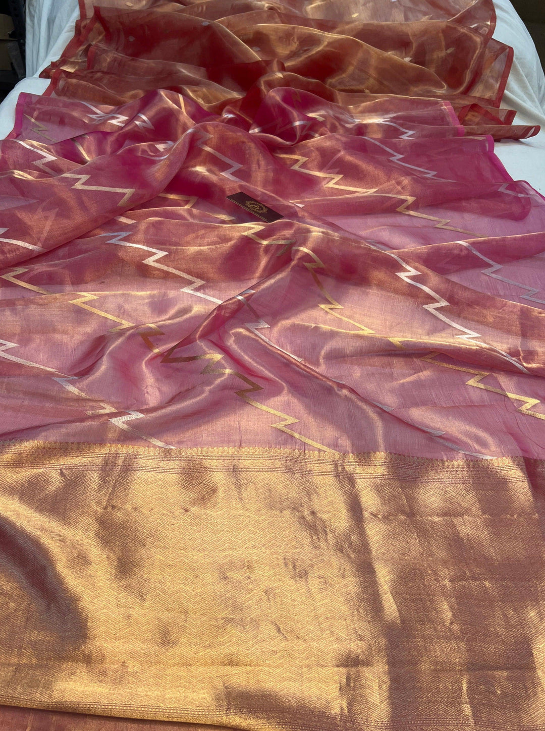 Red - Pink Shaded Banarasi Handloom Tissue Silk Saree - Aura Benaras