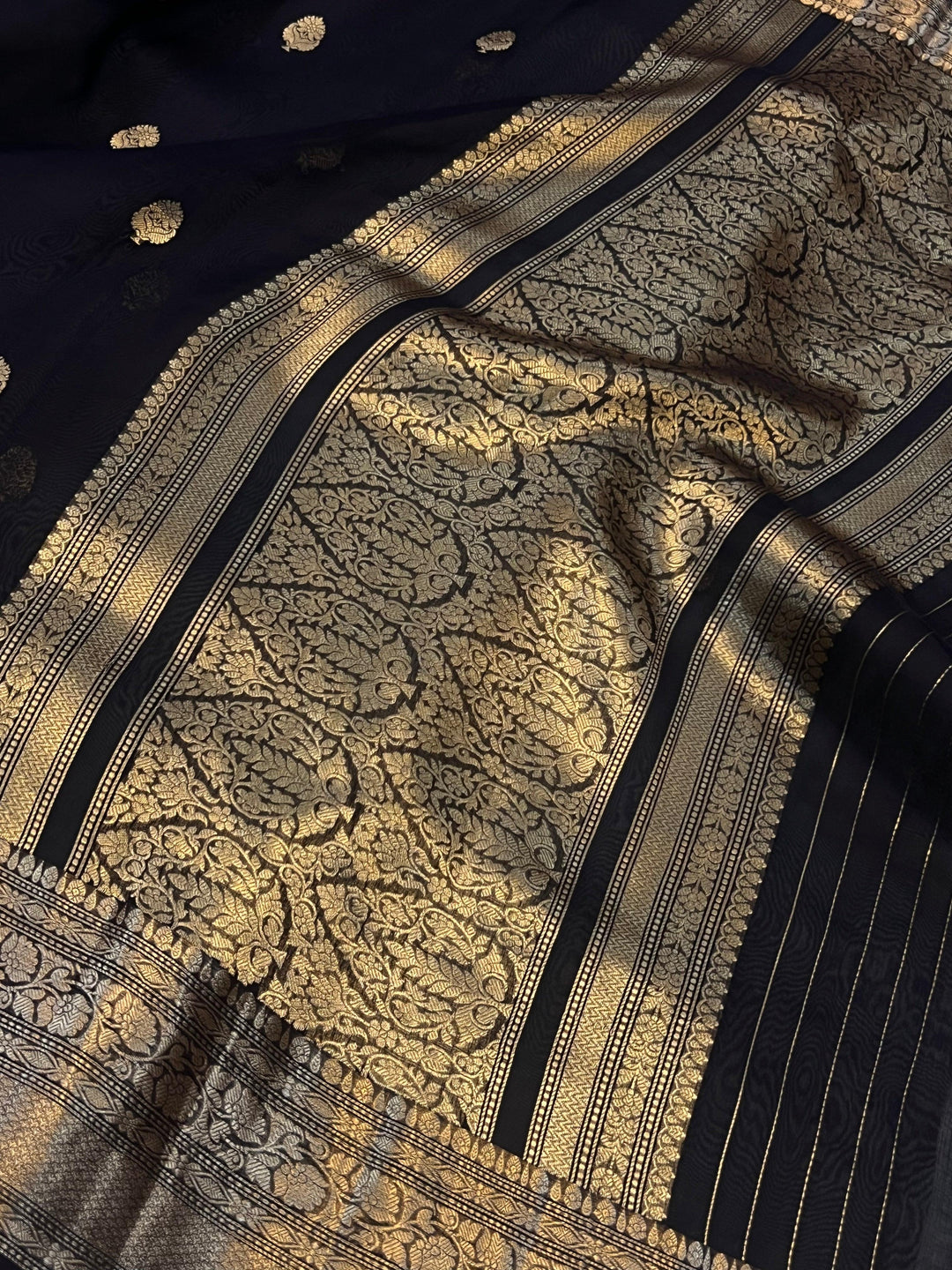 Pure Banarasi handloom Kora silk saree by Aura Benaras, featuring intricate Kadhwa butas and a beautiful traditional Banarasi border—ideal for weddings, festive wear, and special occasions.