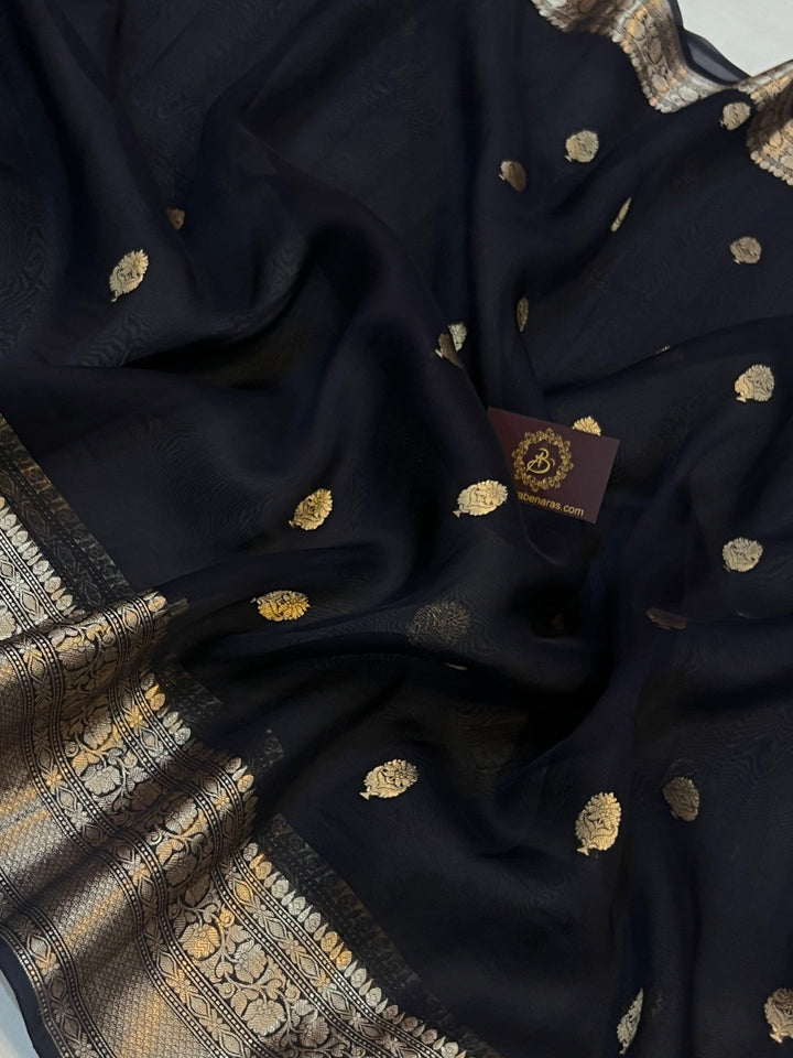 Pure Banarasi handloom Kora silk saree by Aura Benaras, featuring intricate Kadhwa butas and a beautiful traditional Banarasi border—ideal for weddings, festive wear, and special occasions.