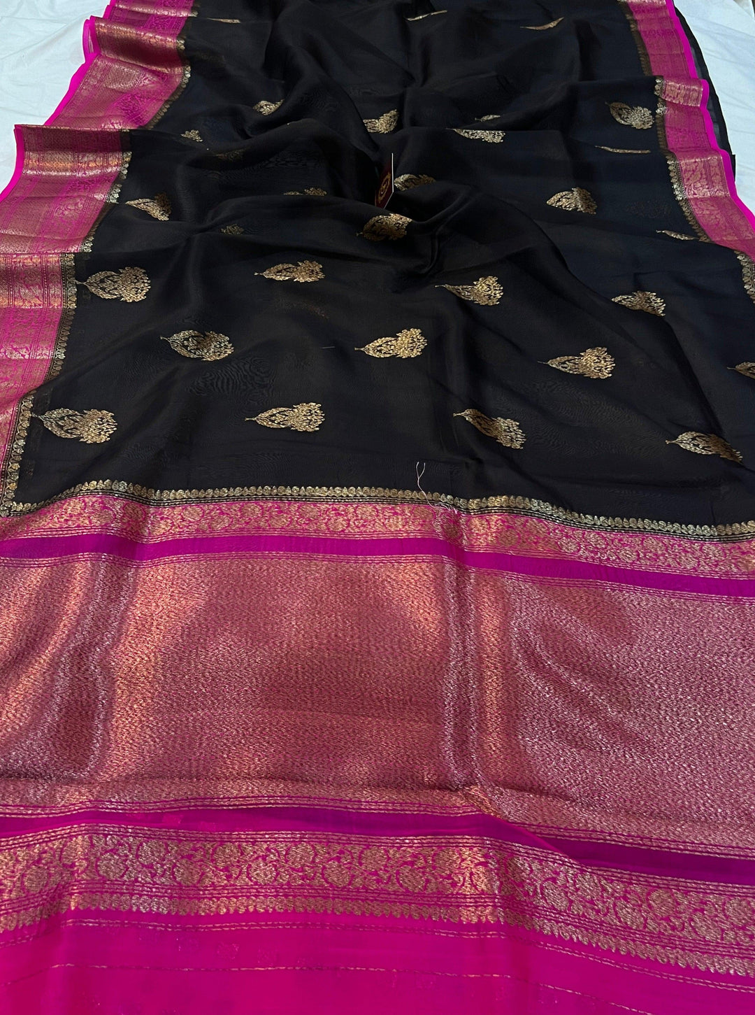 Black Banarasi Handloom Kora Silk Saree - Aura Benaras