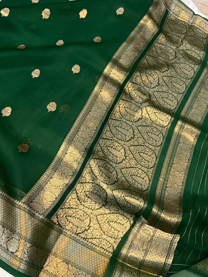Pure Banarasi handloom Kora silk saree by Aura Benaras, featuring intricate Kadhwa butas and a beautiful traditional Banarasi border—ideal for weddings, festive wear, and special occasions.