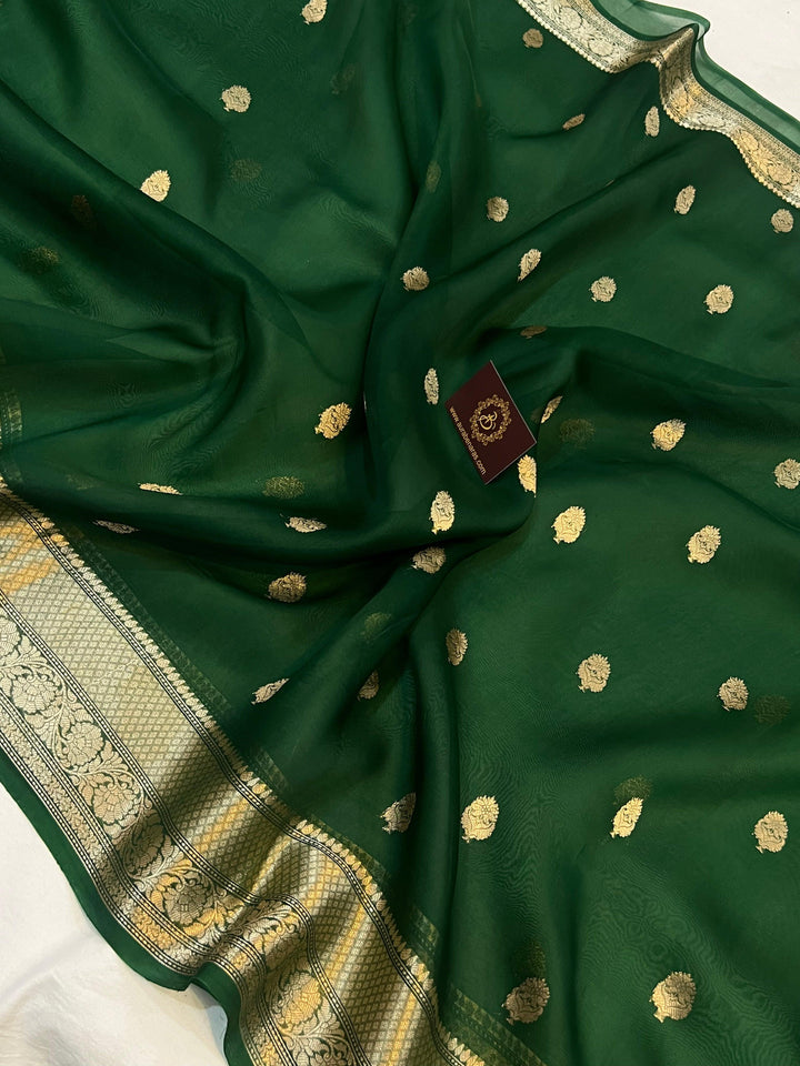 Pure Banarasi handloom Kora silk saree by Aura Benaras, featuring intricate Kadhwa butas and a beautiful traditional Banarasi border—ideal for weddings, festive wear, and special occasions.