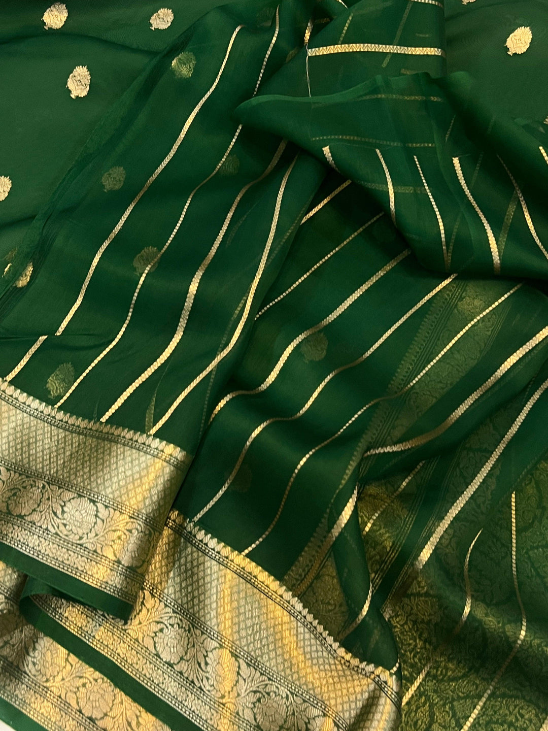 Pure Banarasi handloom Kora silk saree by Aura Benaras, featuring intricate Kadhwa butas and a beautiful traditional Banarasi border—ideal for weddings, festive wear, and special occasions.