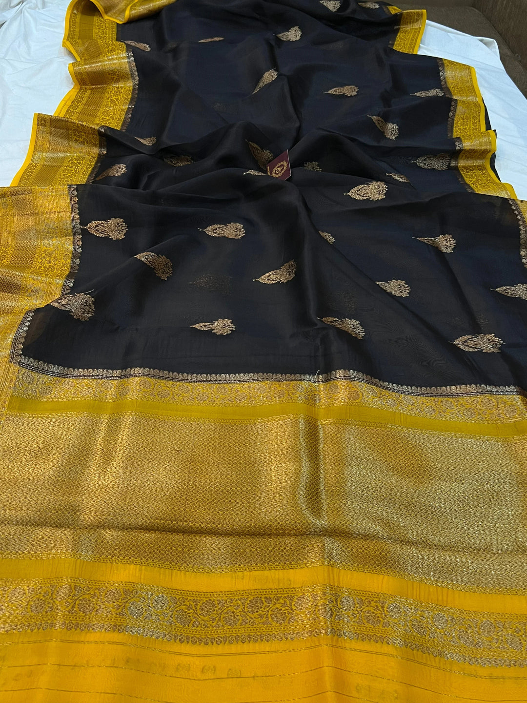Black Banarasi Handloom Kora Silk Saree - Aura Benaras
