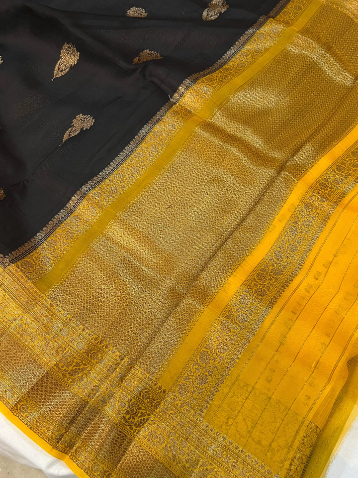 Black Banarasi Handloom Kora Silk Saree - Aura Benaras