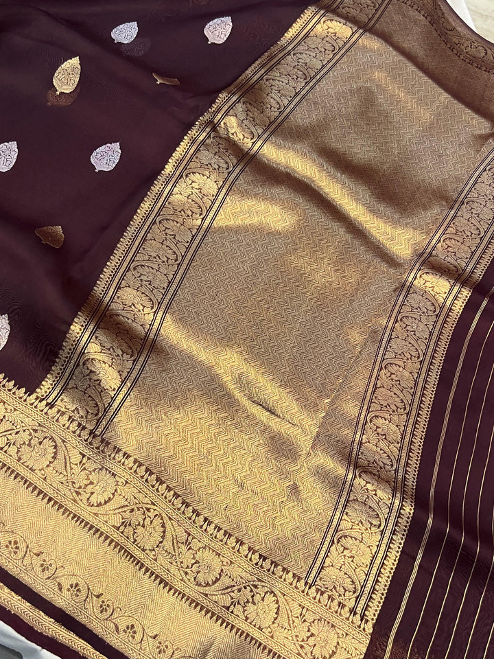 Pure Banarasi handloom Kora silk saree by Aura Benaras, featuring intricate Kadhwa butas and a beautiful traditional Banarasi border—ideal for weddings, festive wear, and special occasions.