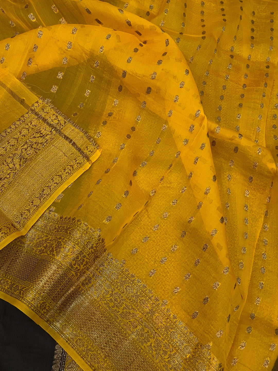 Black Banarasi Handloom Kora Silk Saree - Aura Benaras