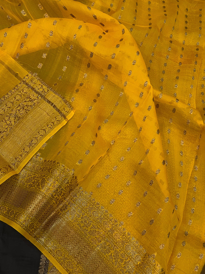 Black Banarasi Handloom Kora Silk Saree - Aura Benaras