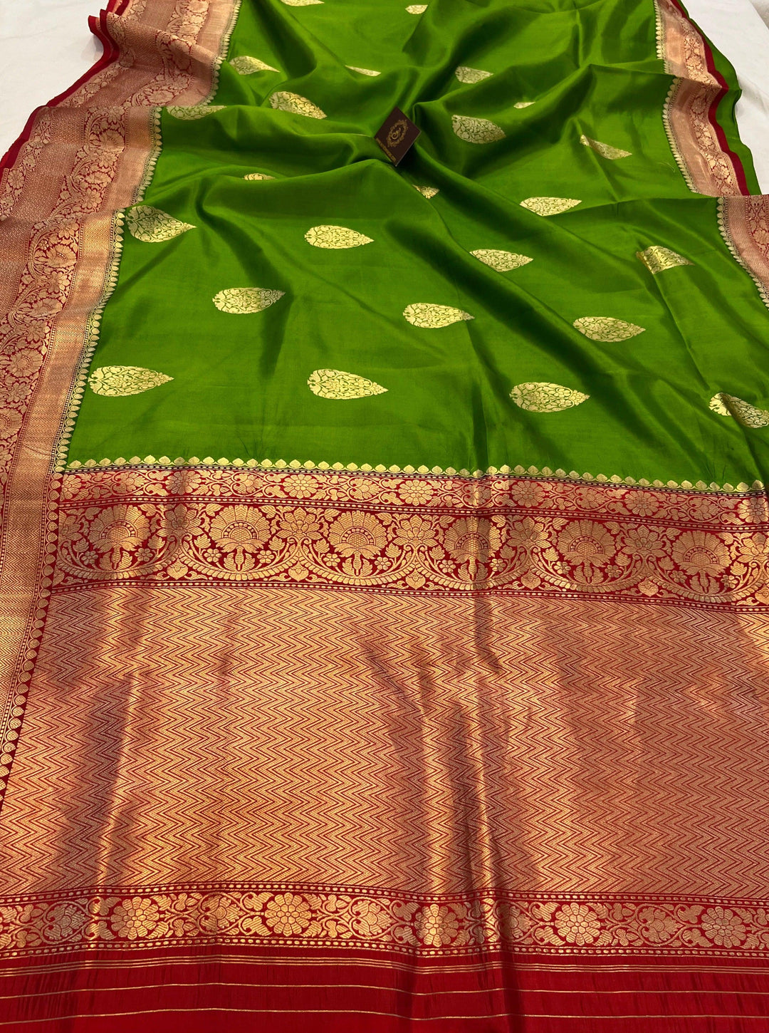 Mehendi Green Pure Banarasi Handloom Silk Saree - Aura Benaras