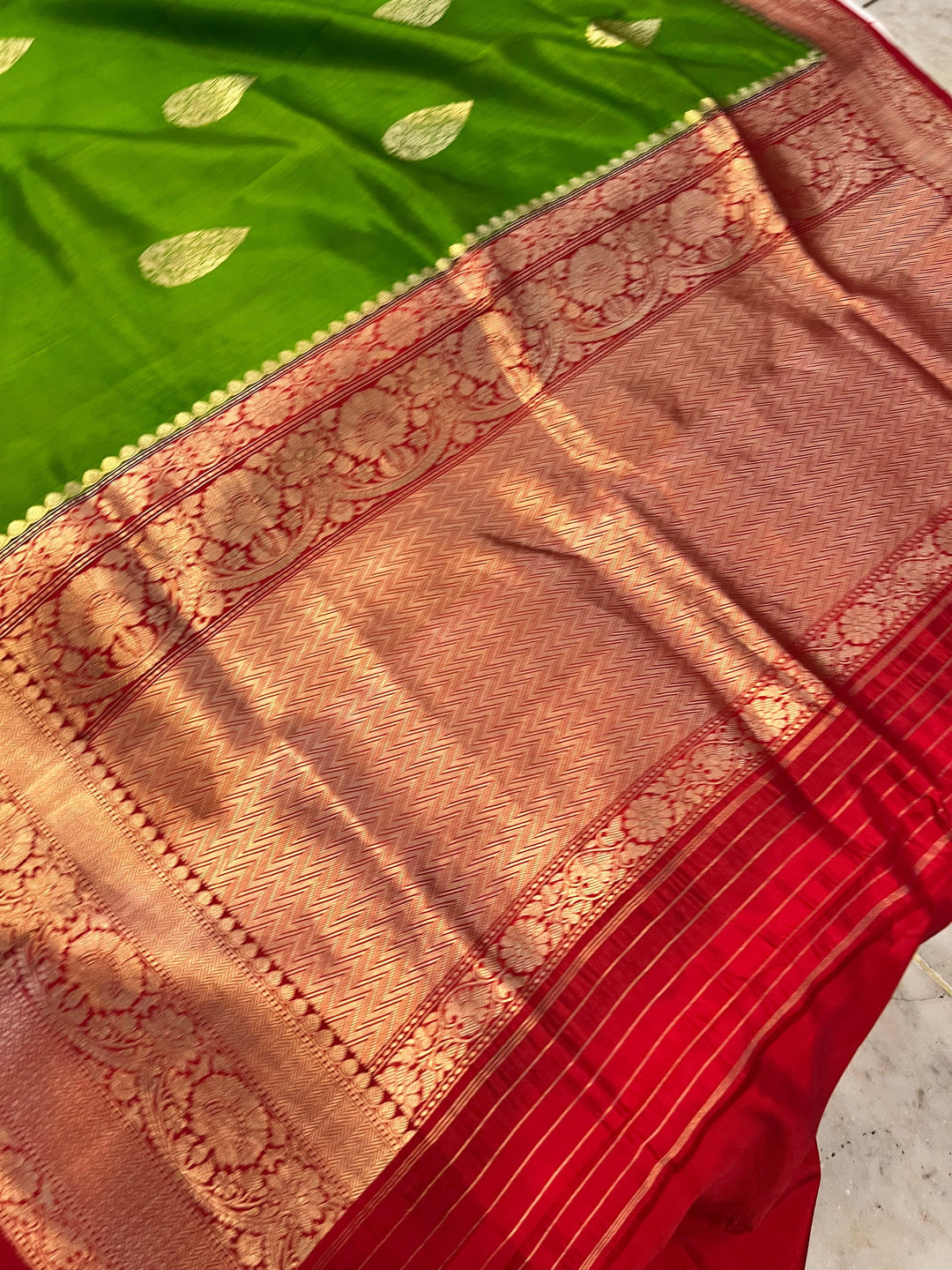 Mehendi Green Pure Banarasi Handloom Silk Saree - Aura Benaras