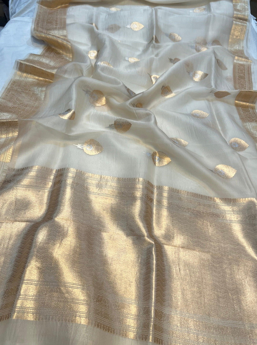 Cream Pure Banarasi Handloom Kora Silk Saree - Aura Benaras