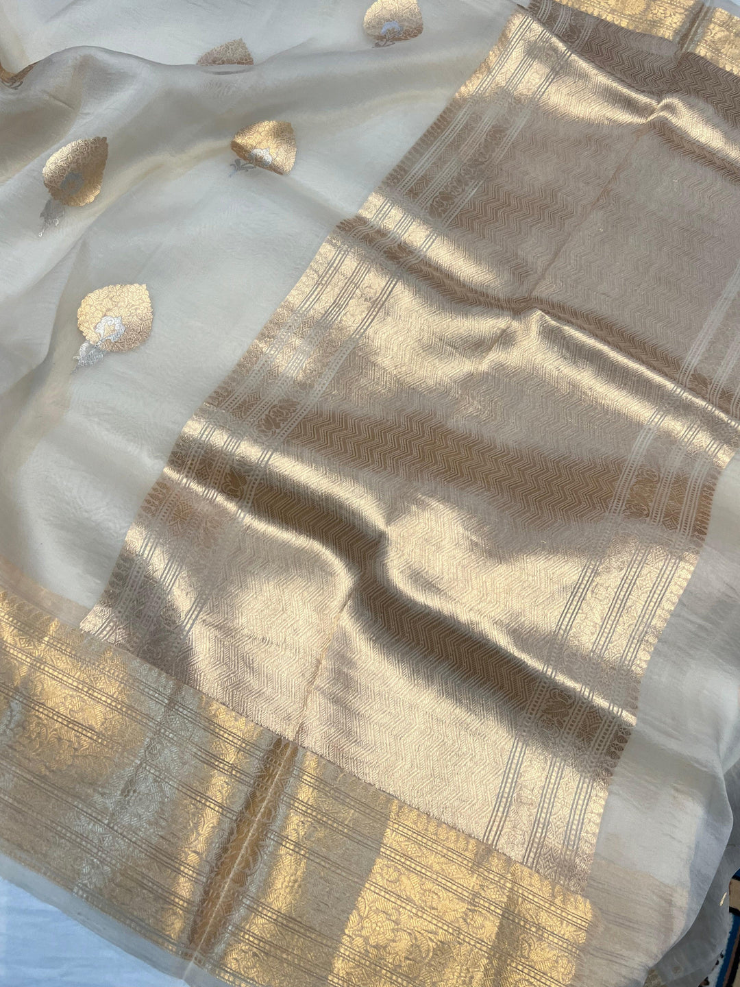 Cream Pure Banarasi Handloom Kora Silk Saree - Aura Benaras