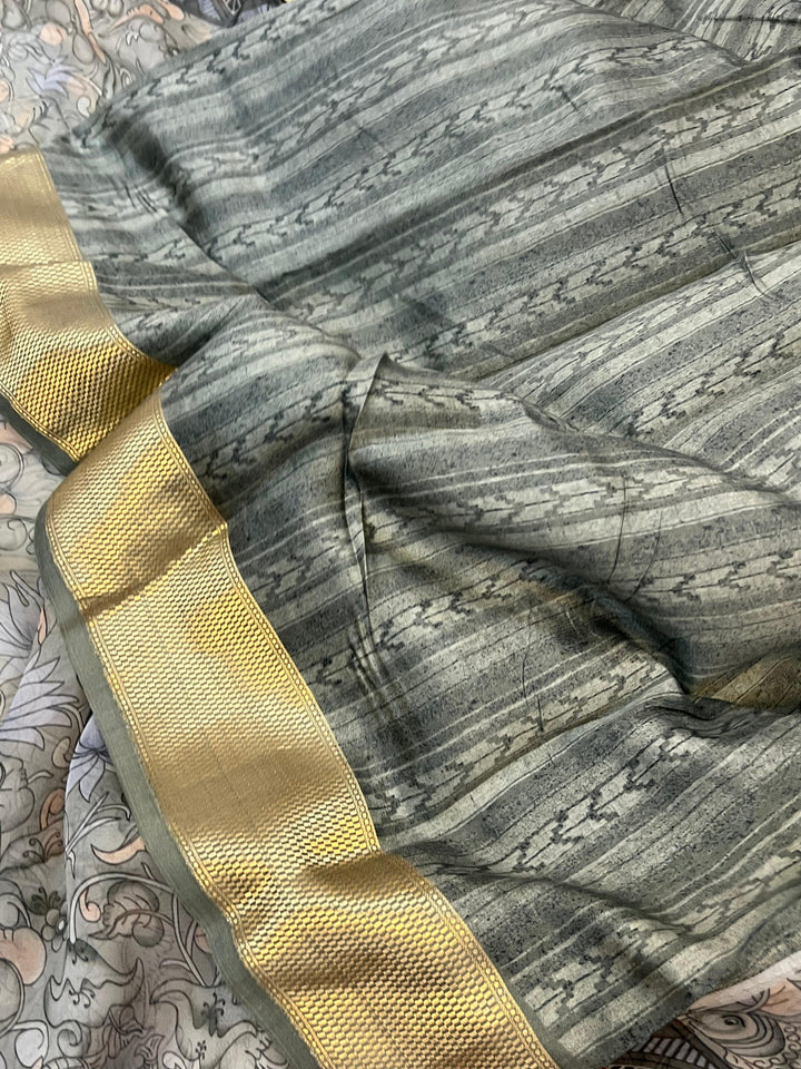 Light Grey Banarasi Handloom Kora Silk Saree - Aura Benaras