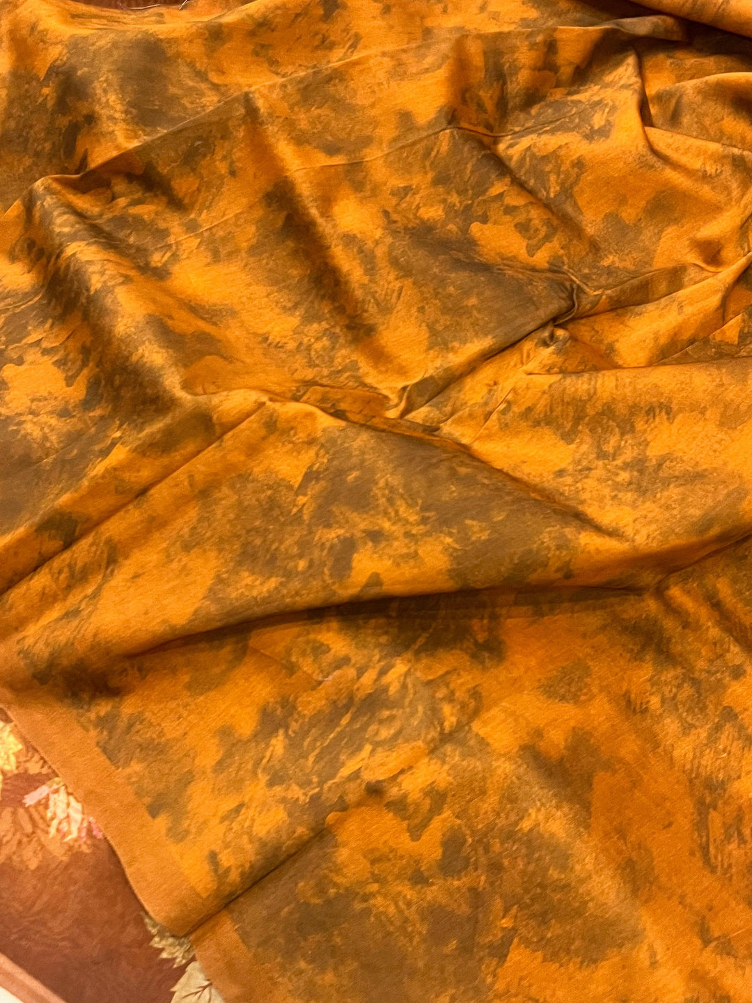 Pure Banarasi handloom Kora silk saree by Aura Benaras featuring floral digital print, designer borderless design, and a matching Chiniya silk blouse piece—perfect for festive and elegant occasions.