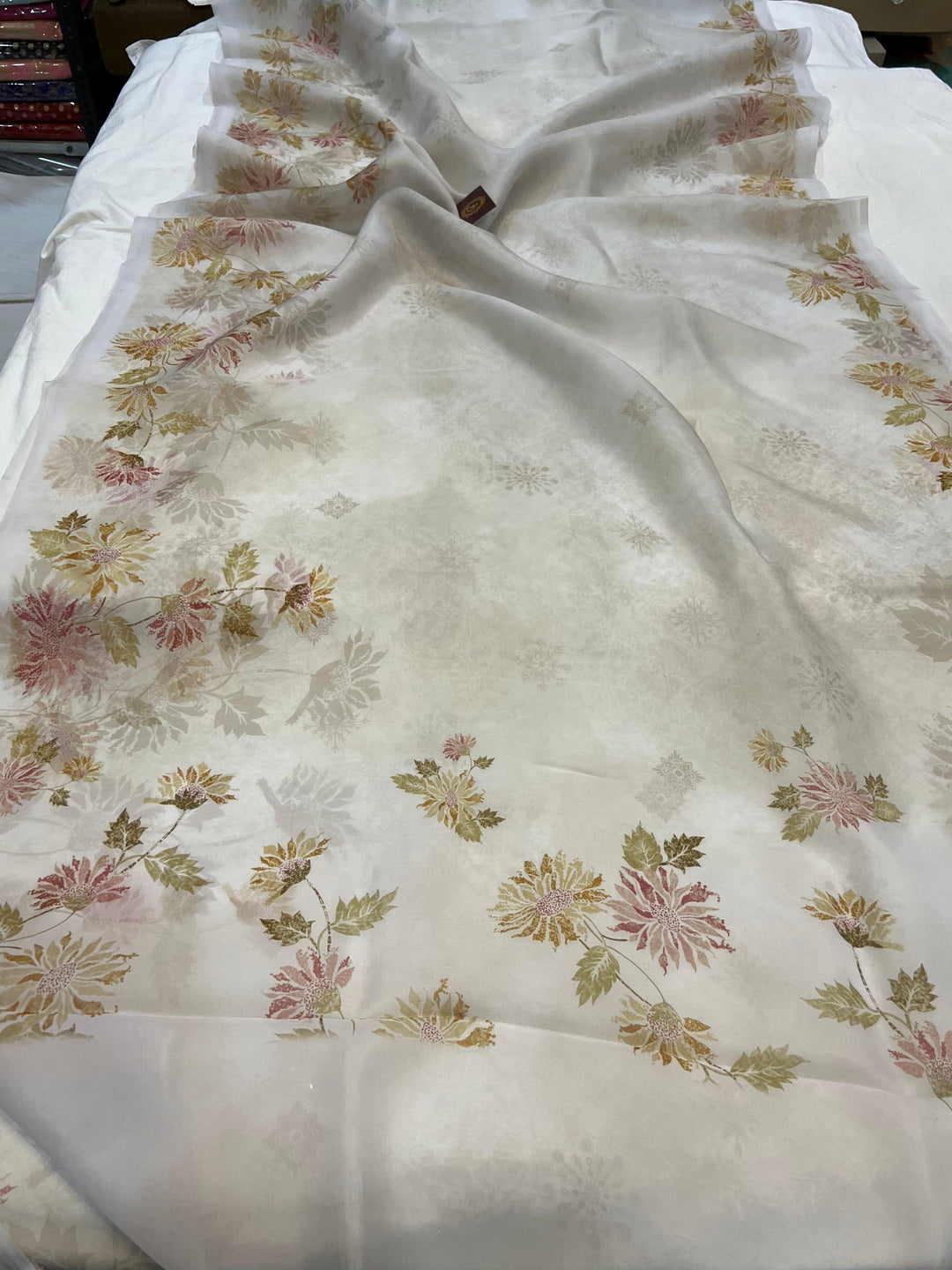 Pure Banarasi handloom Kora silk saree by Aura Benaras featuring floral digital print, designer borderless design, and a matching Chiniya silk blouse piece—perfect for festive and elegant occasions.