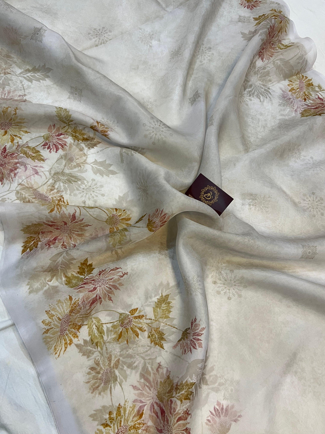 Pure Banarasi handloom Kora silk saree by Aura Benaras featuring floral digital print, designer borderless design, and a matching Chiniya silk blouse piece—perfect for festive and elegant occasions.