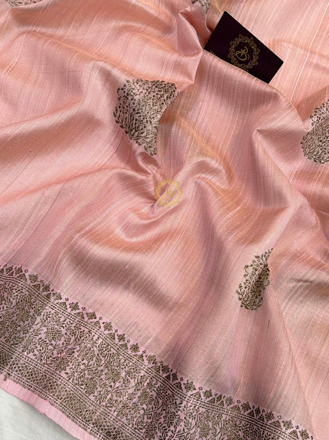 Pastel Peach Raw Silk Banarasi Saree – Kadhwa Floral Design