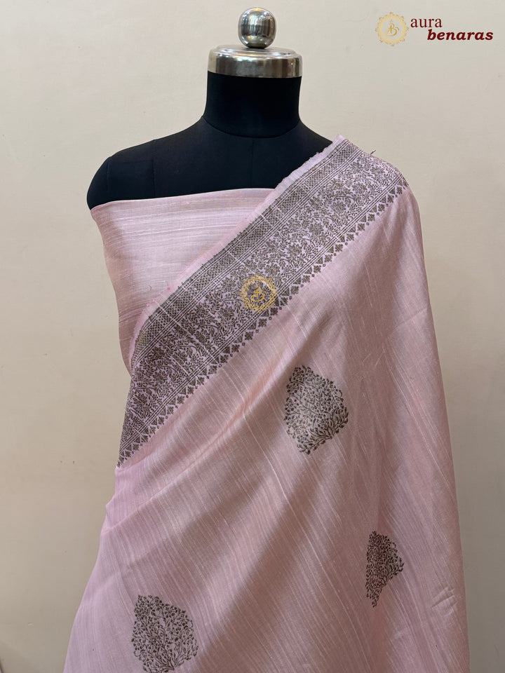 Pastel Peach Raw Silk Banarasi Saree – Kadhwa Floral Design