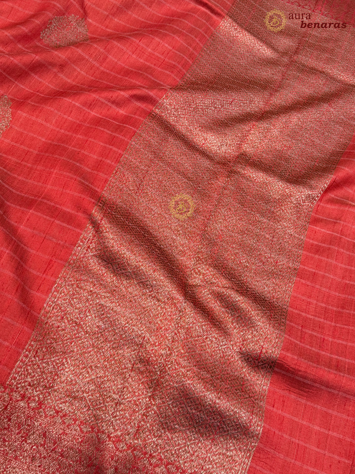 Red Raw Silk Banarasi Saree – Kadhwa Floral Design