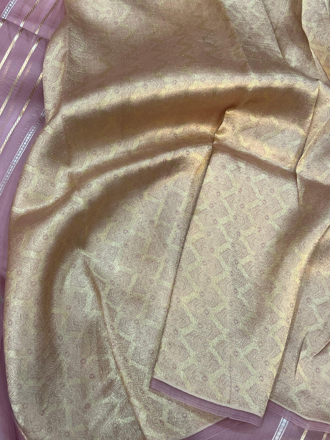 Light Onion Banarasi Handloom Kora Silk Saree - Aura Benaras